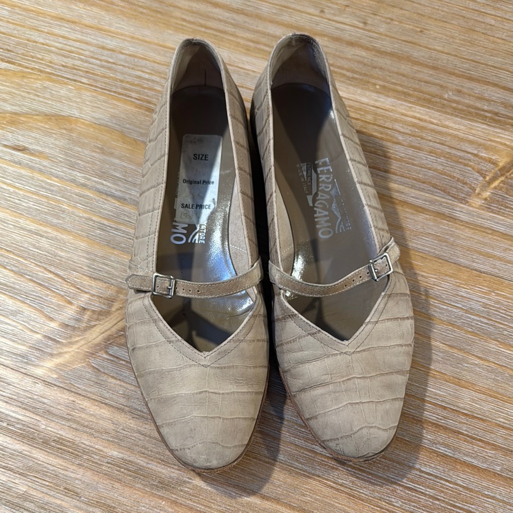 Salvatore Ferragamo Beige Flats